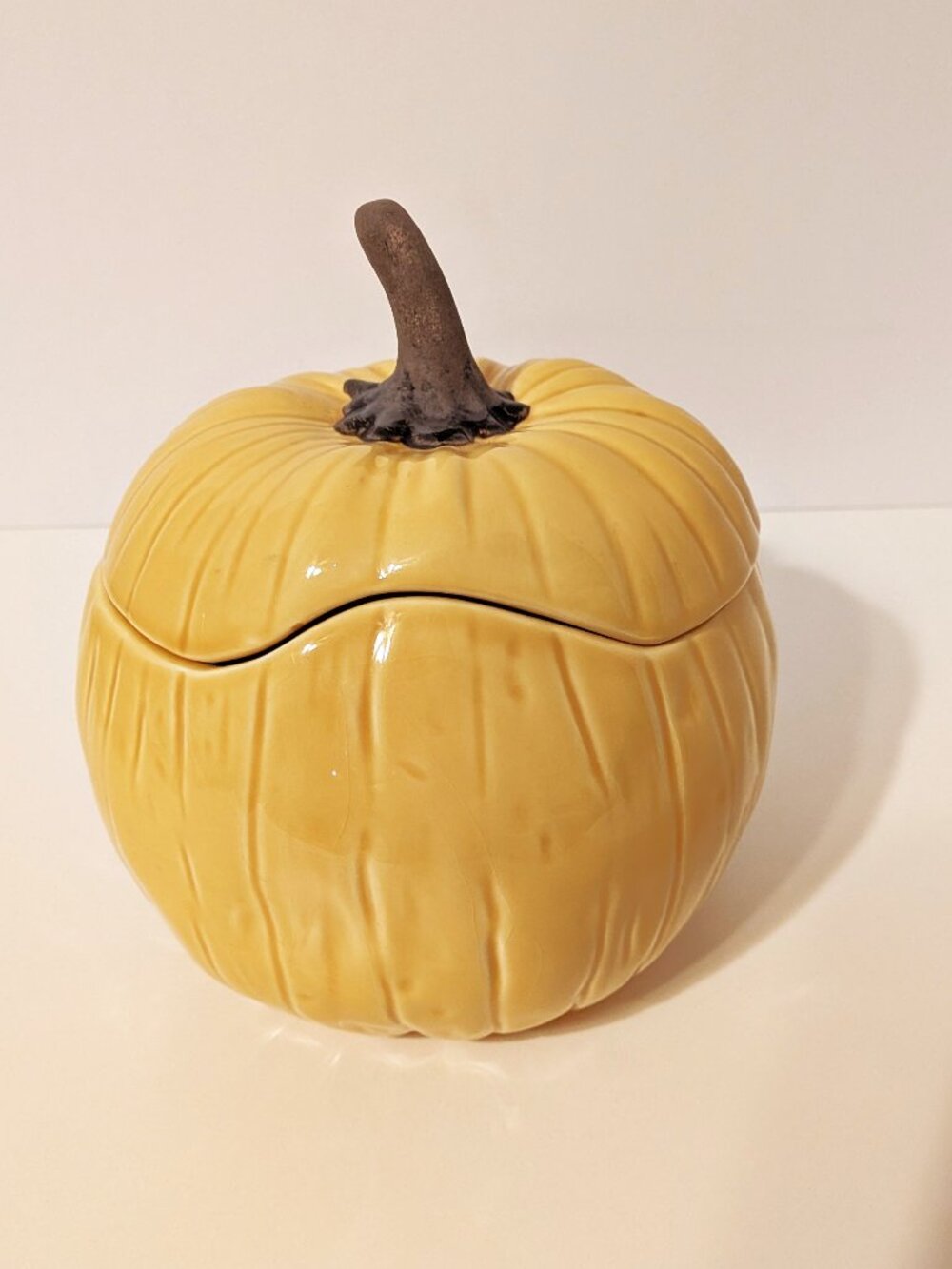 Crate & Barrel B Eigen Harvest Yellow Pumpkin 3 Cup Ceramic Soup Bowl & Lid